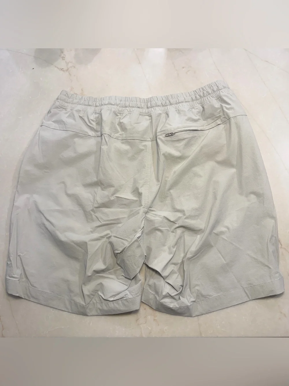 Lululemon Mens Bowline 8” Shorts Vapor Grey/White Size XL - Picture 2 of 5